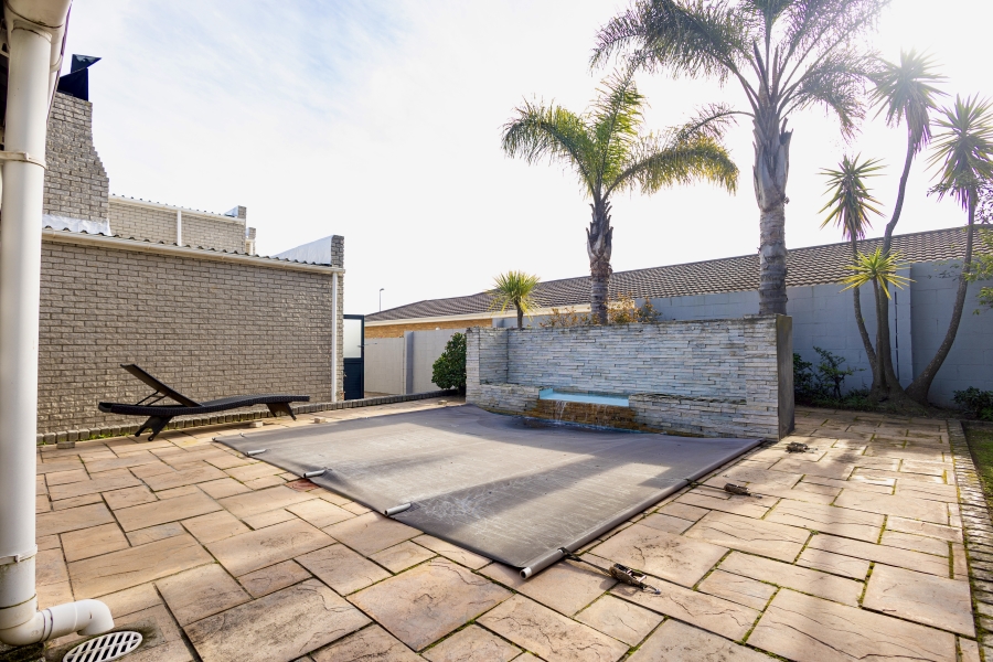 4 Bedroom Property for Sale in Sonstraal Heights Western Cape